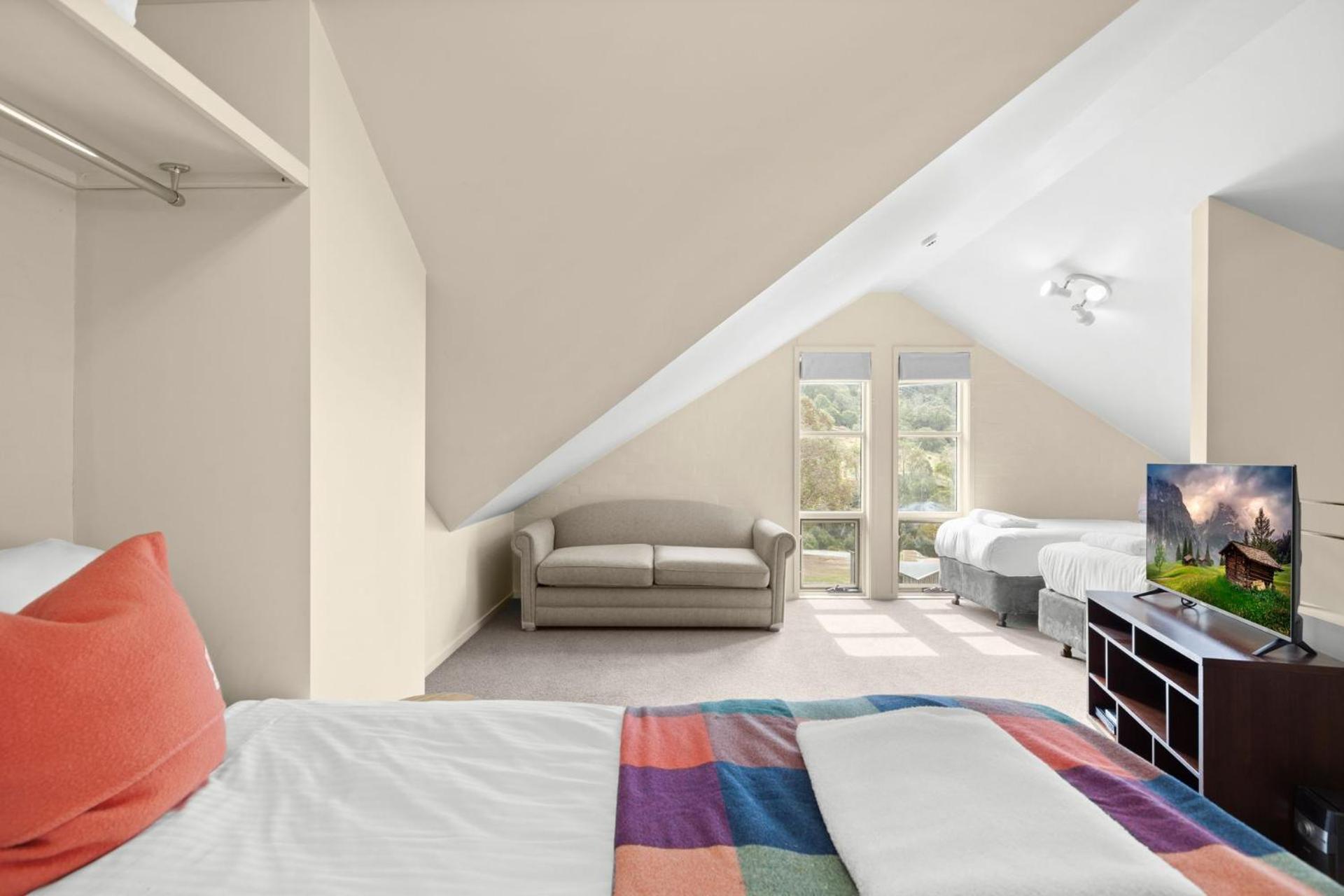 Village Green 2 Bedroom Loft Townhouse With Views Fireplace And Garage Parking ثريدبو المظهر الخارجي الصورة