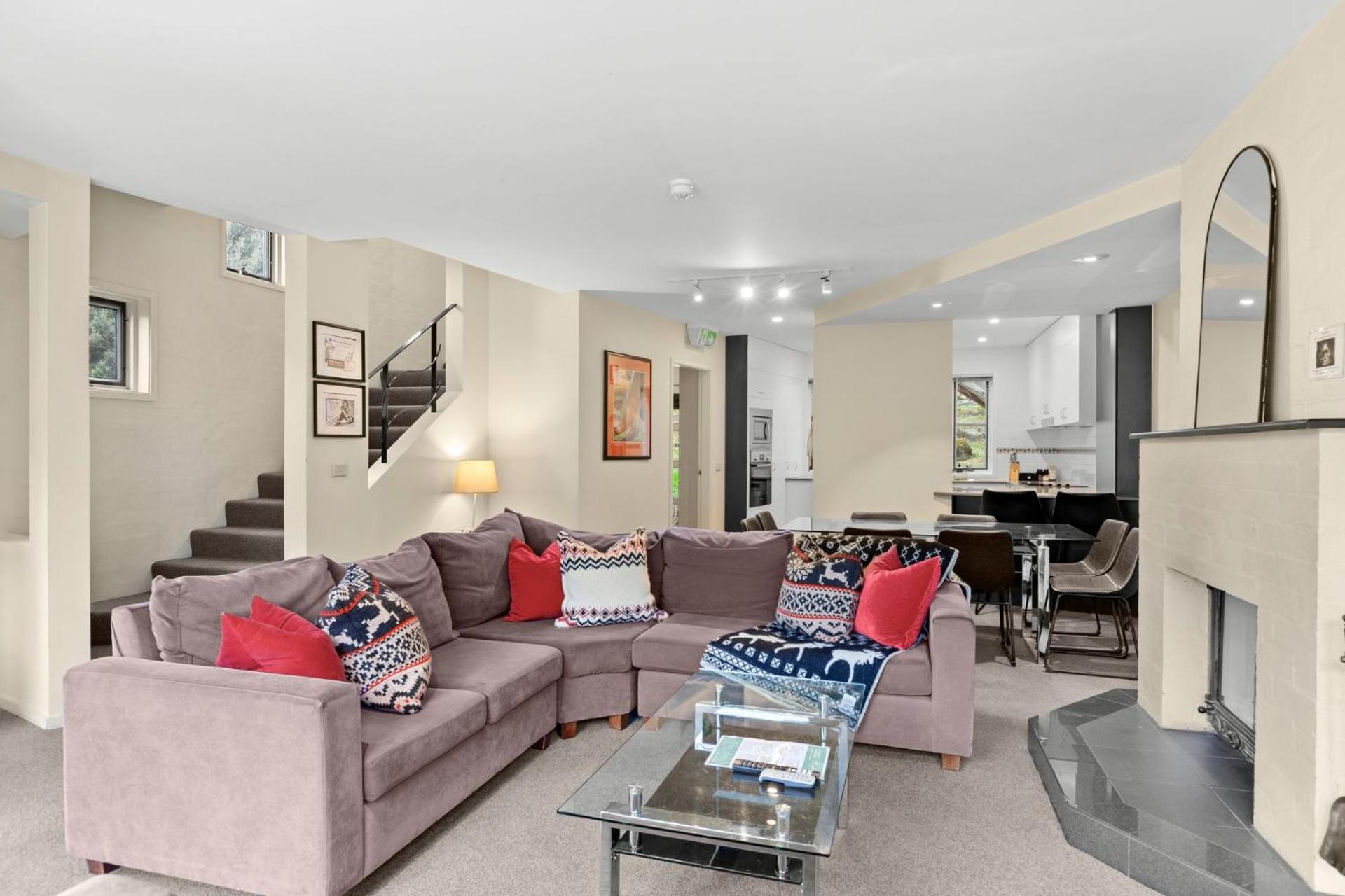 Village Green 2 Bedroom Loft Townhouse With Views Fireplace And Garage Parking ثريدبو المظهر الخارجي الصورة