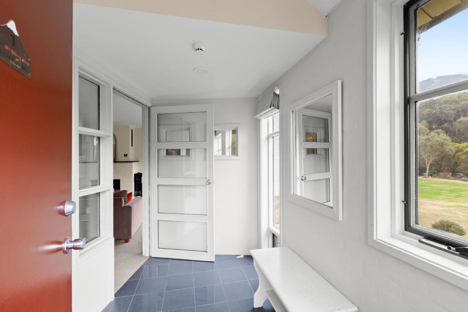 Village Green 2 Bedroom Loft Townhouse With Views Fireplace And Garage Parking ثريدبو المظهر الخارجي الصورة